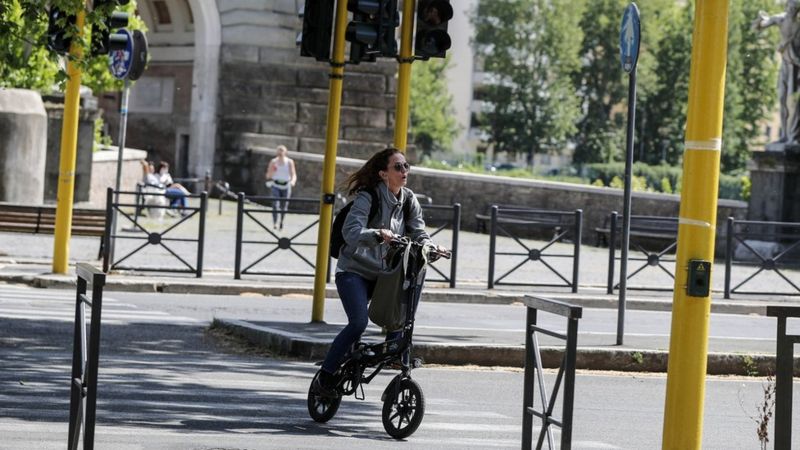 Coronavirus: Bicycle Shops Report Surge In E-bike Demand - BBC News