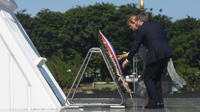 Raja dan Ratu Belanda di TMP Kalibata.