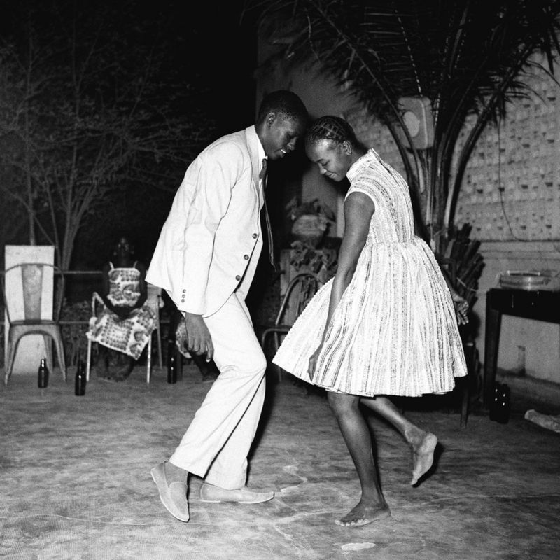 Mali's pioneering photographer Malick Sidibe dies - BBC News