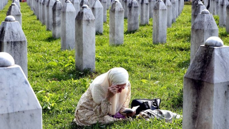 Rat u Bosni i Hercegovini i ratni zločini Negiranje da je u Srebrenici bilo genocida je