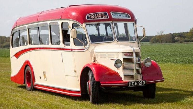 'Much-loved' coach returns to Shetland - BBC News