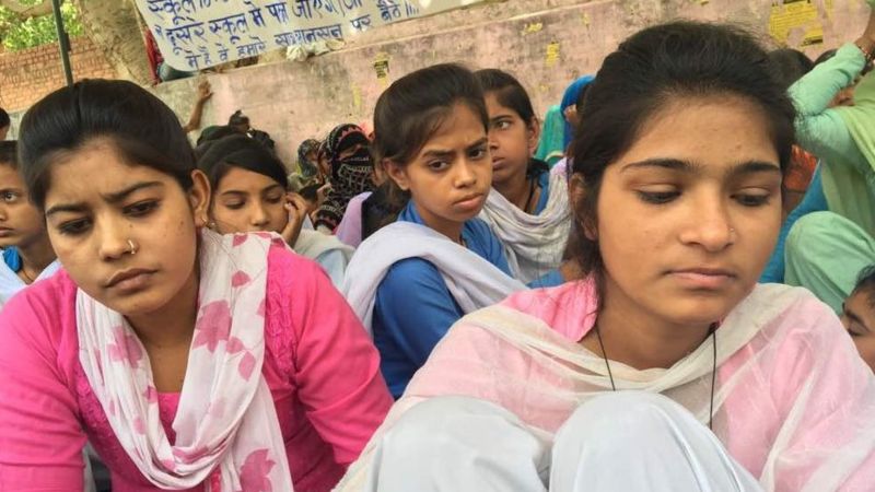 India schoolgirls on hunger strike to fight sexual harassment - BBC News