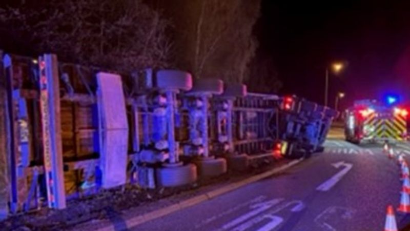 Overturned Lorry Blocks Motorway Junction - BBC News