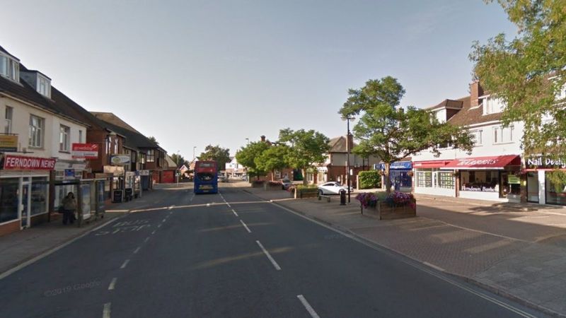 Ferndown crash: Pedestrian killed in three-car collision - BBC News