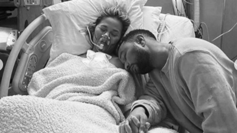 "Chrissy Teigen" John Legend Wife Suffer Miscarriage For Pregnancy Afta ...