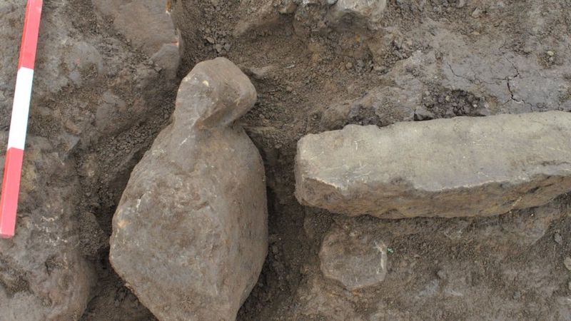 Nine 'amazing' Bronze Age figurines found at Orkney dig - BBC News