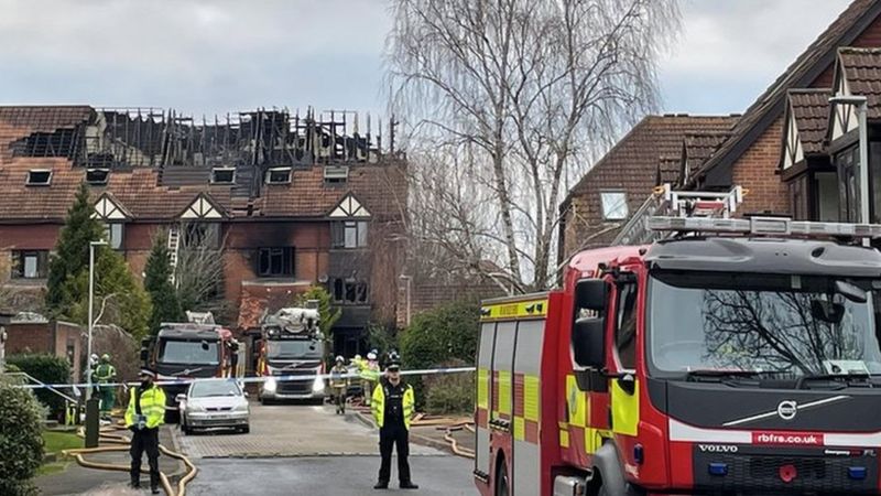 Reading flats fire: Hakeem Kigundu jailed for double-murder - BBC News