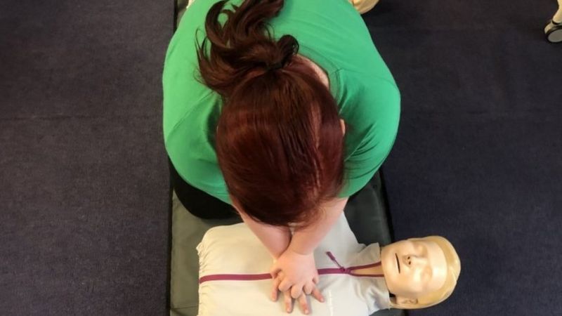 west-midlands-young-people-taught-first-aid-for-stab-wounds-bbc-news