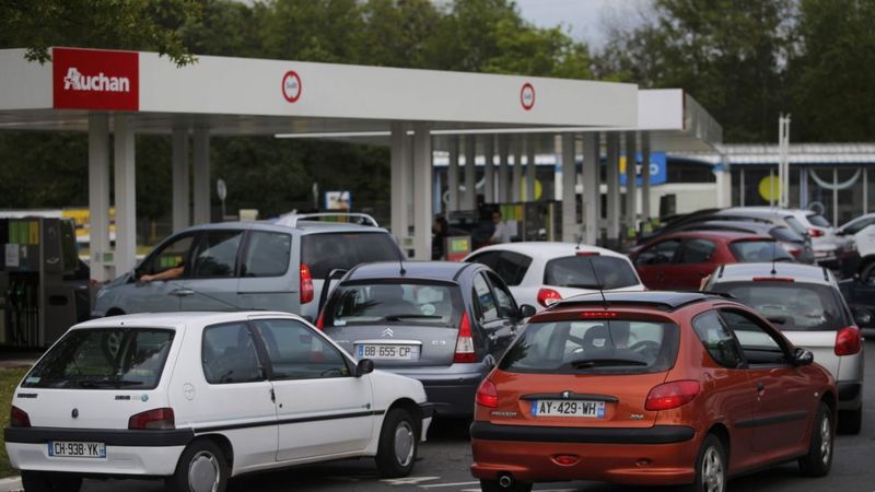 oil-strikes-close-hundreds-of-french-petrol-stations-bbc-news