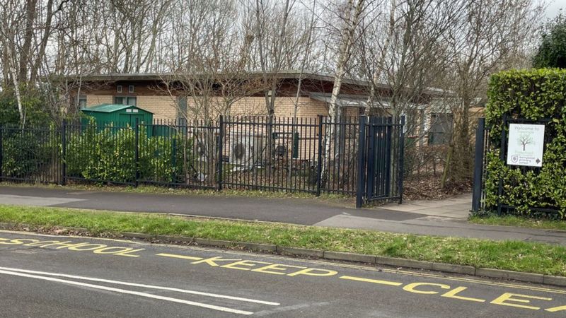 Hampshire: Indecent images arrest after preschool closure - BBC News