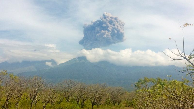 Indonesia: Bali Volcano Highest Alert Issued - BBC News