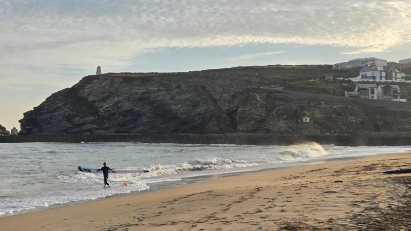 Los residentes afirman que el plan de control de inundaciones enviará aguas residuales a la playa.