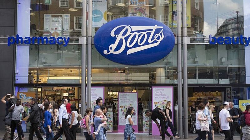 Boots rolls out paper bags after plastics row - BBC News