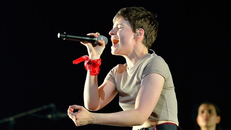 Christine and the Queens: 'I decided to stop apologising' - BBC News