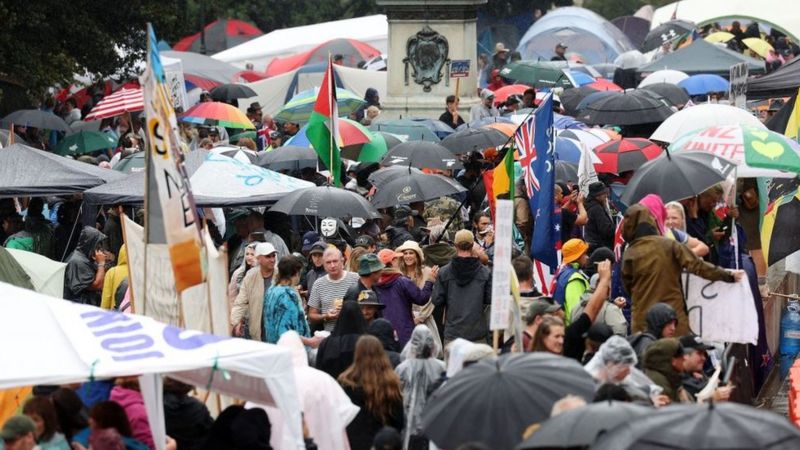 New Zealand Plays Barry Manilow To Repel Parliament Protesters - BBC News