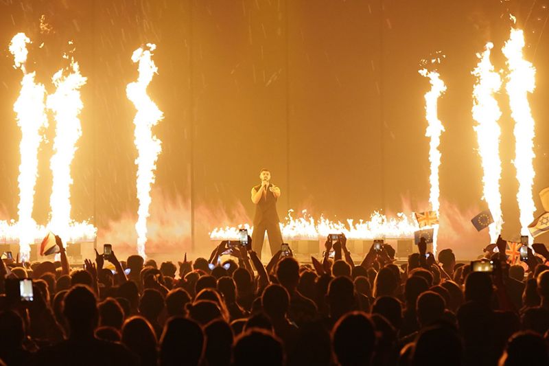 In pictures: Eurovision performances fire up fans - BBC News