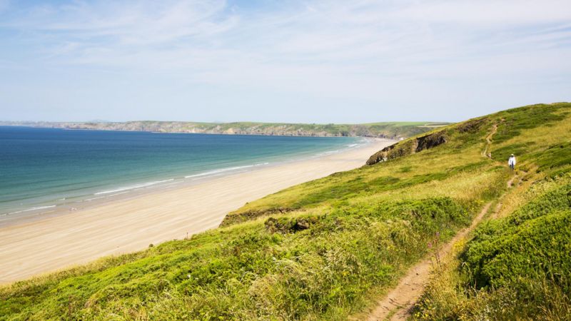 Beaches: Wales awarded 25 Blue flag awards - BBC News