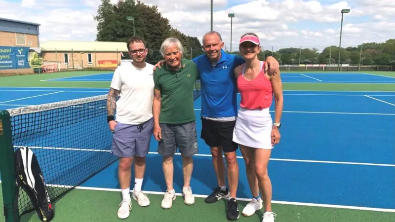 El club de tenis teme ser sustituido por pistas de pádel.