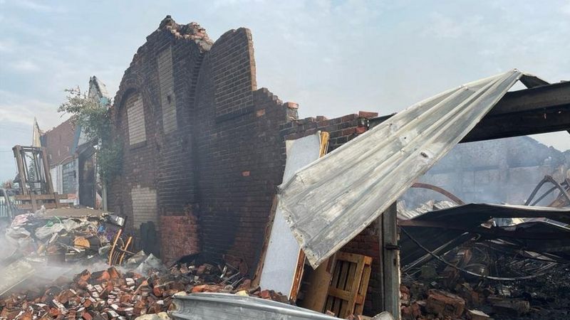 Manchester fire crews tackle huge blaze at industrial site - BBC News