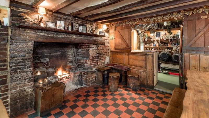 Historic English pubs recognised for their interiors - BBC News