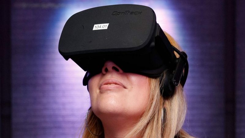 Xbox steps back on console VR plans - BBC News