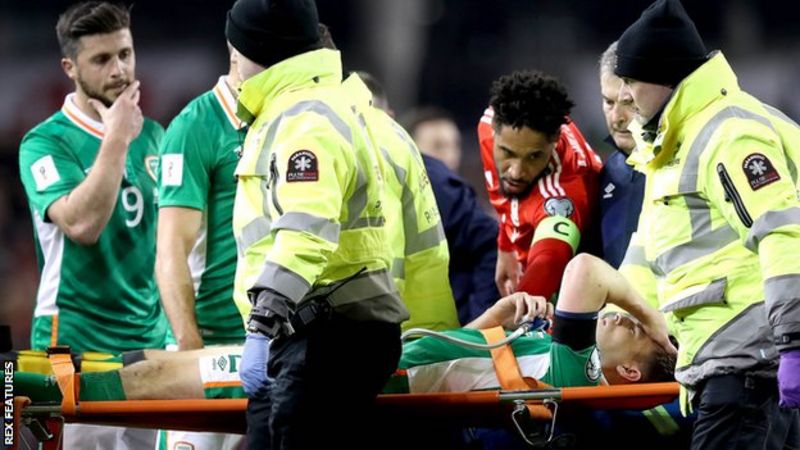 Seamus Coleman suffers broken leg in Republic of Ireland draw - BBC Sport