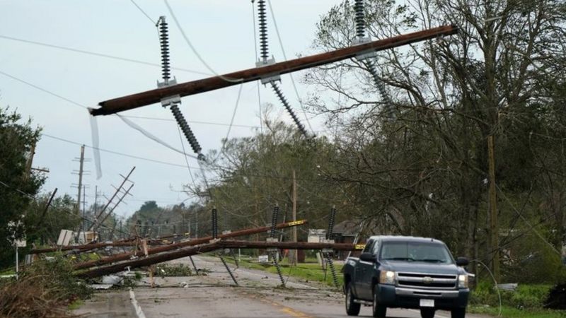 Hurricane Laura's Winds Batter Louisiana, Killing Six - BBC News