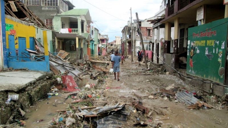 Hurricane Matthew: Haiti storm disaster kills hundreds - BBC News