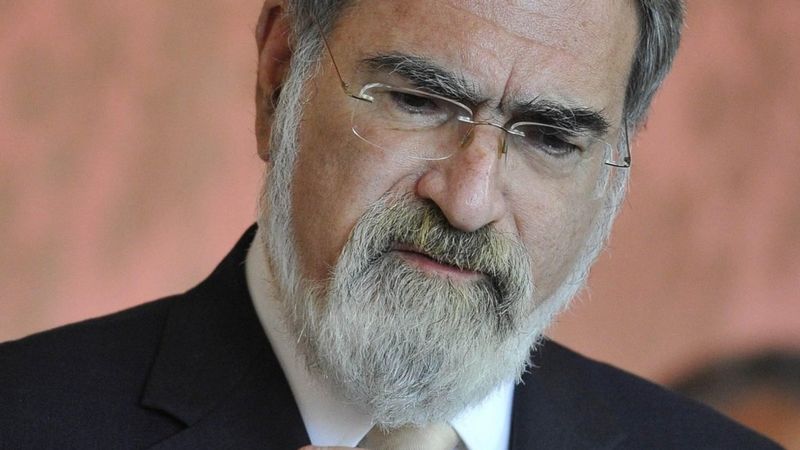 Lord Jonathan Sacks, former chief rabbi, dies aged 72 - BBC News