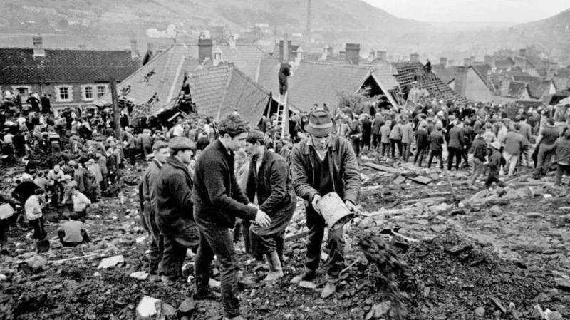 El último profesor superviviente del desastre de Aberfan aún recuerda los rostros de los niños que murieron