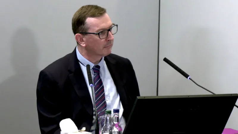 Un directivo del NHS afirma que el organismo gestor quería que se «eliminaran» 4.000 informes.