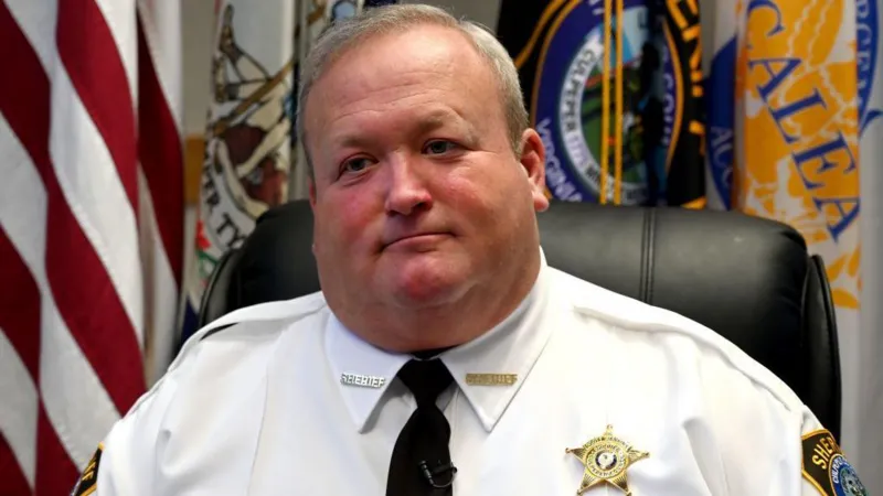 Trump pardons former sheriff convicted of bribery