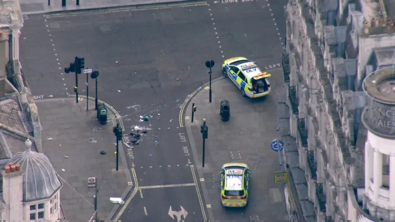 Нападение произошло в центер Лондона недалеко от площади Лестер-сквер
