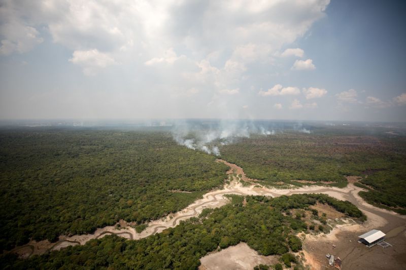 observe a imagem a)qual é o problema ambiental que está ocorrendo