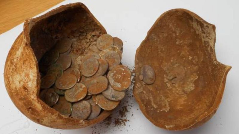 Lincolnshire Roman Coin Hoard 'is Largest Find In Britain' - BBC News