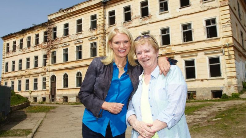 Anneka Rice: Strictly star reflects on Challenge Anneka's impact - BBC News