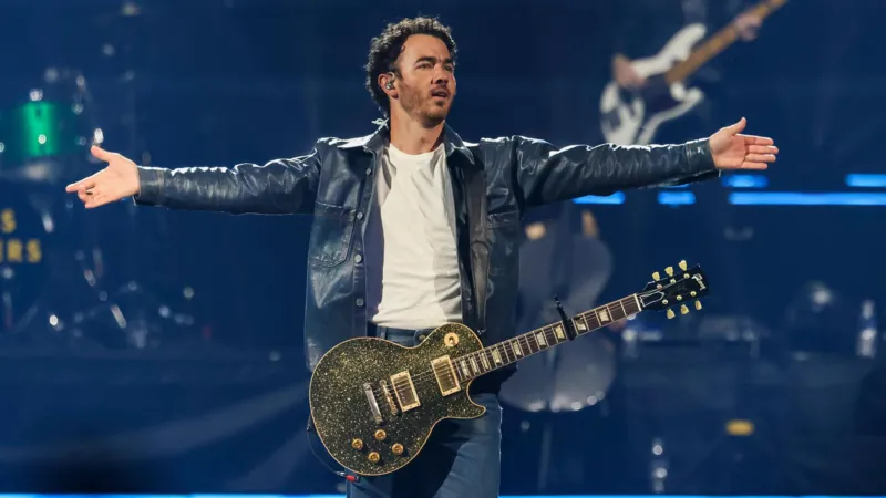 Kevin Jonas reveals he had cancerous mole removed