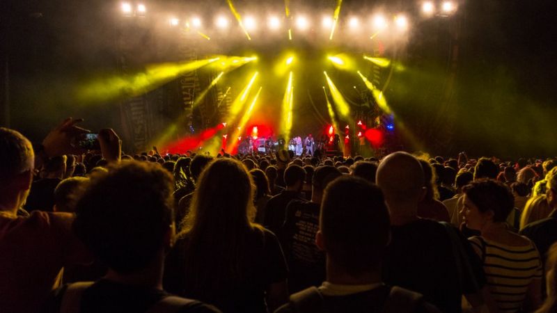 Ludlow Castle ready for four-day pop festival - BBC News