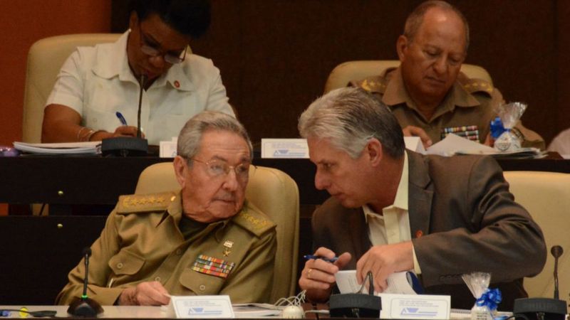 Miguel Díaz Canel y Raúl Castro