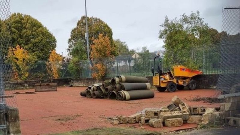 Berinsfield sports centre gets upgraded with 3G football pitch - BBC News