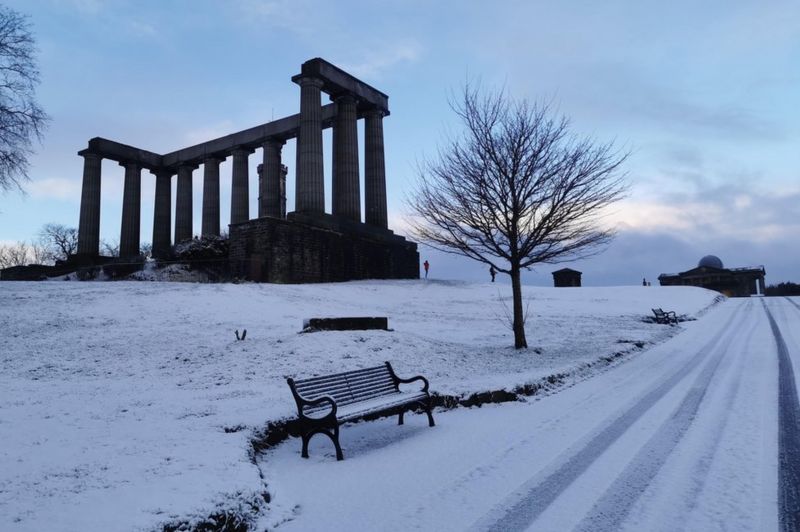 In pictures: Scotland snoozes under blanket of snow - BBC News