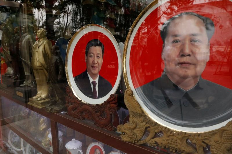 Souvenir plates with images of Chinese late Chairman Mao Zedong and Chinese President Xi Jinping are seen at a shop during the ongoing 19th National Congress of the Communist Party of China, in Beijing, China 21 October 2017.