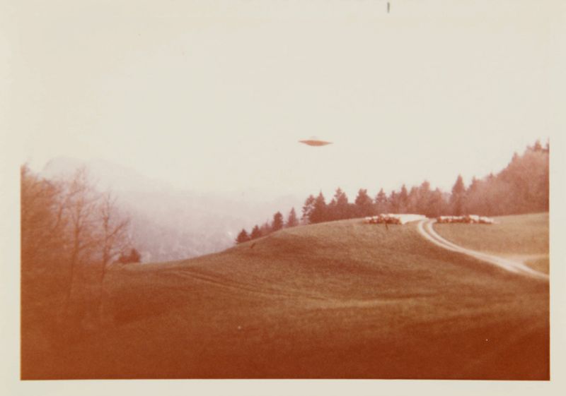 Швейцарець виставив фото з НЛО 