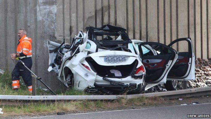 Oldham men identified as Gretna motorway crash victims - BBC News