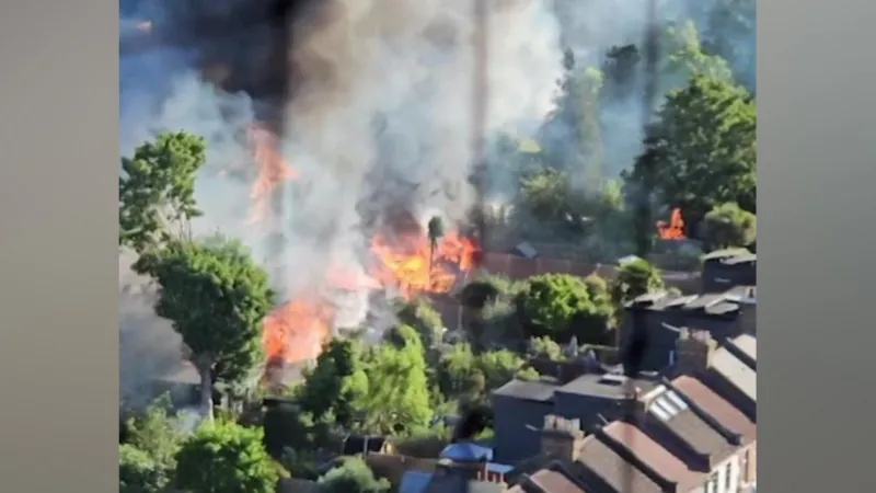 Perturbările legate de incendiile feroviare vor continua timp de câteva zile.