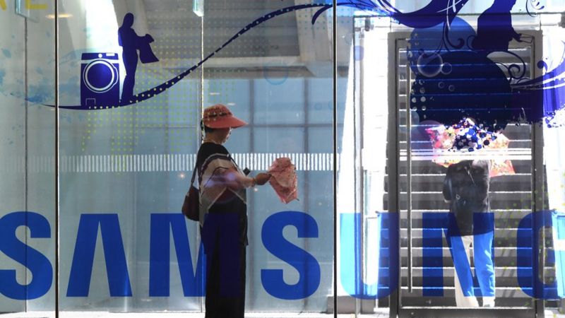 Samsung profits tumble as it warns of 'challenges' ahead - BBC News