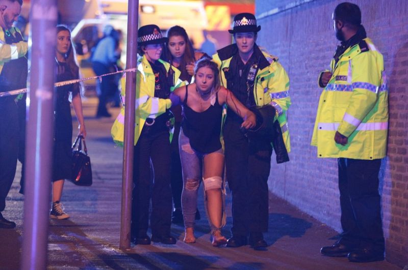 In pictures: Manchester attack aftermath - BBC News