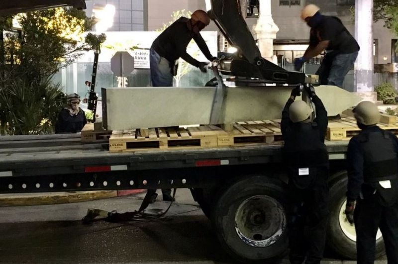 New Orleans removes first of four Confederate statues BBC News