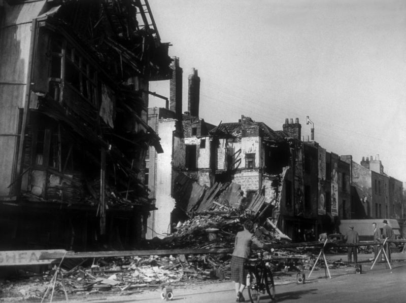 Bristol Blitz: Recalling the bombing, 75 years on - BBC News