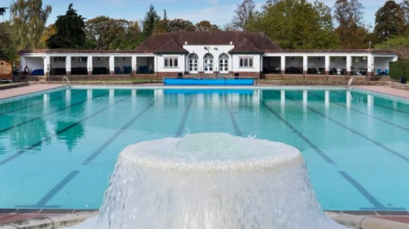 Sandford Parks Lido in Cheltenham opens for summer season - BBC News